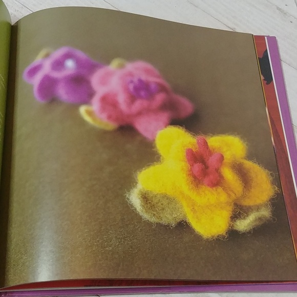Knitted Flowers Book - Picture 5 of 8